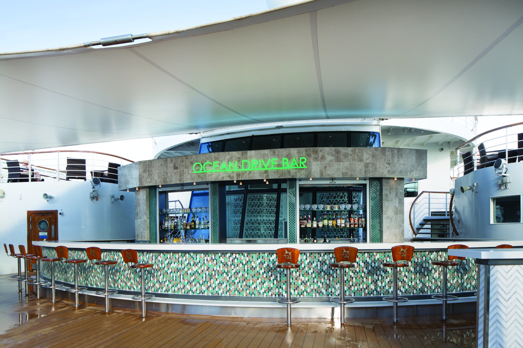 MyCruise Norwegian-Cruise-Line Pride-of-America Offentlige-arealer Barer-lounger-atrium16